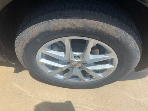 Used 2023 Chevrolet Equinox LT FWD image 6