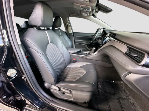 Used 2020 Toyota Camry SE image 25