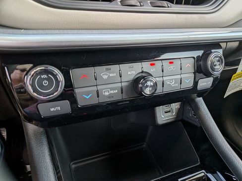 New 2026 Jeep Compass Limited AWD/4WD image 19