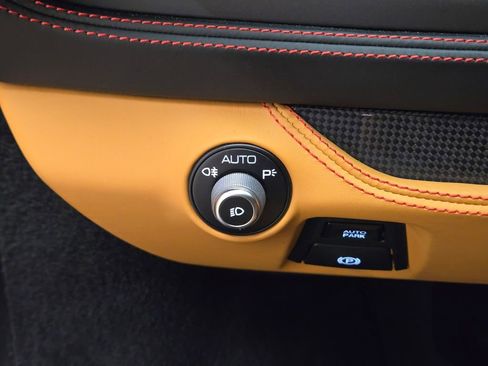 Used 2022 Ferrari F8 Tributo RWD image 40