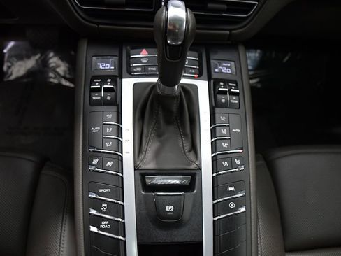 Used 2021 Porsche Macan image 14