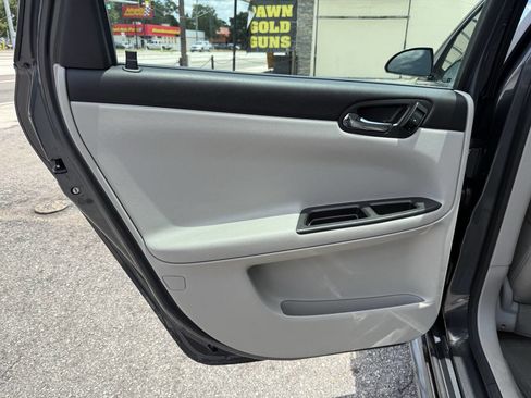 Used 2011 Chevrolet Impala LTZ FWD image 19