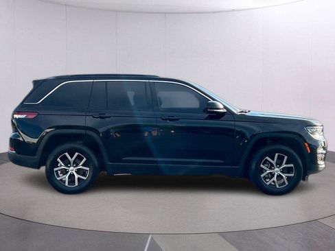 Used 2024 Jeep Grand Cherokee Limited RWD image 8
