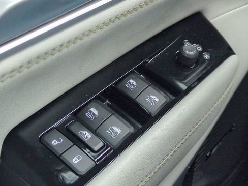 Used 2023 Jeep Wagoneer 4WD w/ Premium Group I image 25