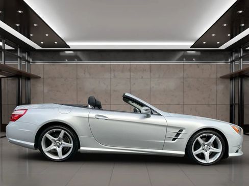 Used 2016 Mercedes-Benz SL 550 w/ Driver Assistance Package image 14