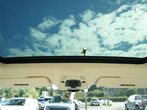 New 2026 Bentley Bentayga image 17