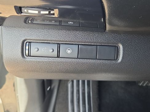 Certified 2024 Nissan Pathfinder SV FWD image 25