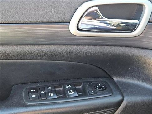 Used 2021 Jeep Grand Cherokee Laredo image 6