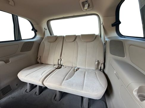 Used 2010 Kia Sedona LX FWD image 21