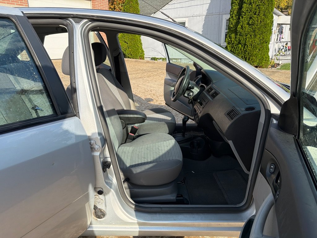 Used 2006 Ford Focus ZX4 Sedan FWD image 12
