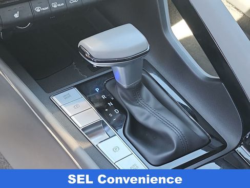 Certified 2025 Hyundai Elantra SEL FWD image 21