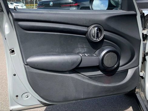 Used 2018 MINI Cooper 4-Door Hardtop image 17