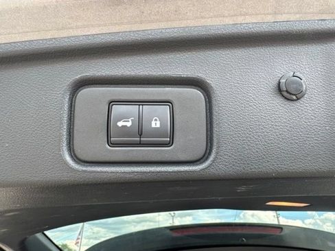 Used 2025 Nissan Pathfinder SV AWD/4WD image 27