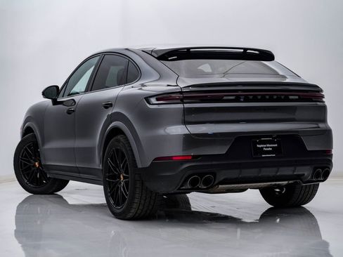 Certified 2025 Porsche Cayenne Coupe image 3