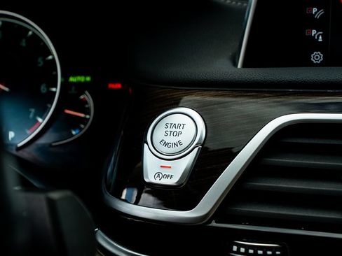 Used 2018 BMW 740i RWD image 31