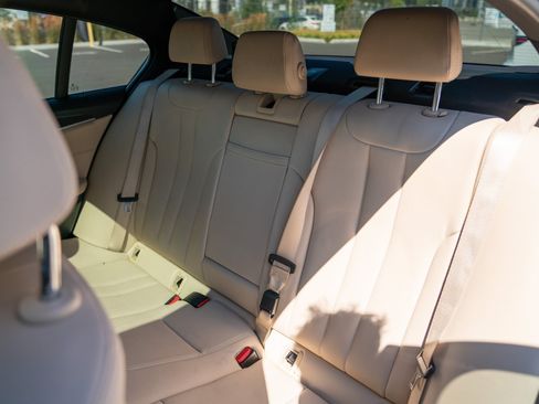 Used 2018 BMW 530i w/ Premium Package RWD image 22