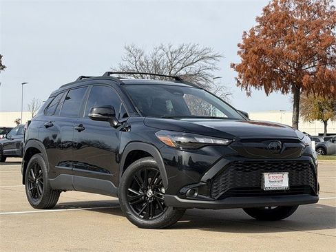 Used 2024 Toyota Corolla Cross SE image 2