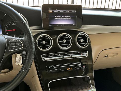 Used 2019 Mercedes-Benz GLC 300 image 6