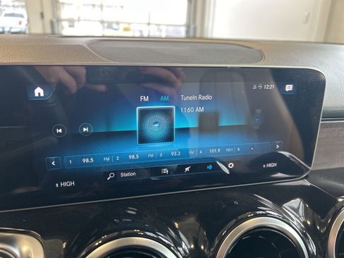 Used 2020 Mercedes-Benz GLB 250 GLB 250 image 32