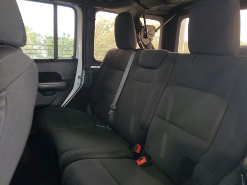 Used 2018 Jeep Wrangler Unlimited Sport AWD/4WD image 8
