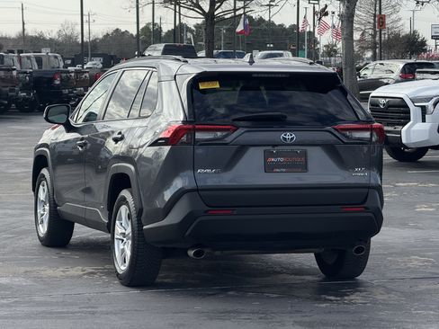 Used 2021 Toyota RAV4 XLE w/ Convenience Package image 10