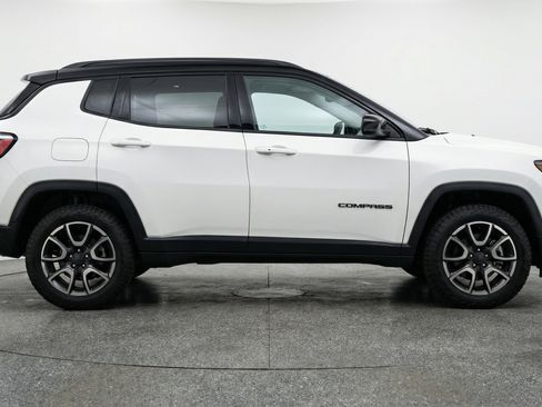 Used 2025 Jeep Compass Trailhawk AWD/4WD image 11