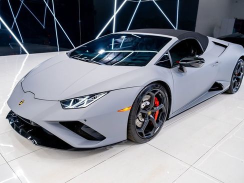 Used 2020 Lamborghini Huracan EVO image 10