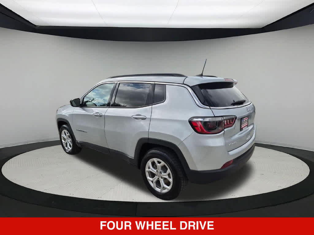 Used 2024 Jeep Compass Latitude AWD/4WD image 5