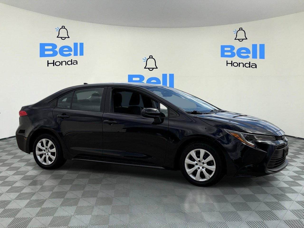 Used 2024 Toyota Corolla LE FWD image 6