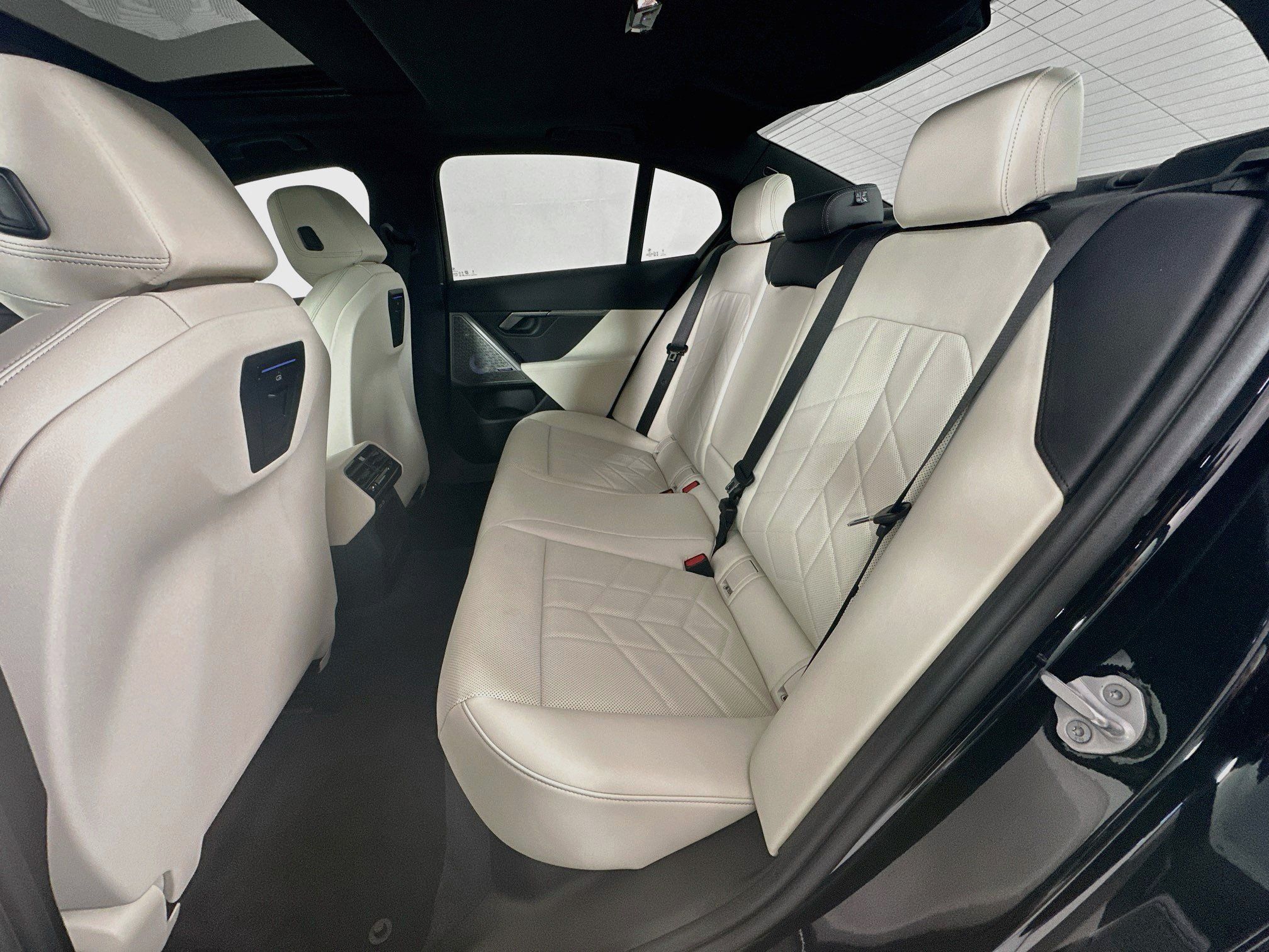 Used 2025 BMW 530i w/ M Sport Package RWD image 24