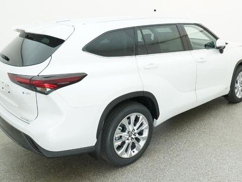 New 2026 Toyota Highlander Limited AWD/4WD image 18