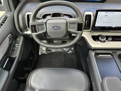 Used 2025 Ford Expedition Active AWD/4WD image 18