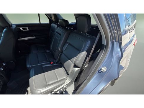 Used 2021 Ford Explorer XLT w/ Equipment Group 202A AWD/4WD image 28