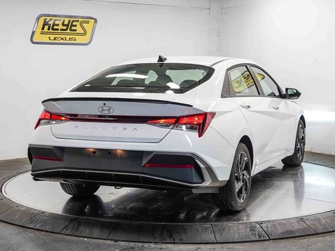 Used 2026 Hyundai Elantra Sport FWD image 4