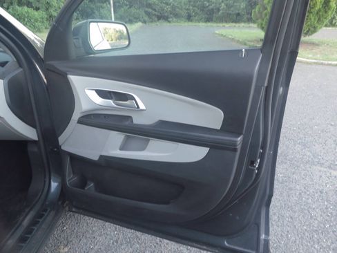 Used 2010 Chevrolet Equinox LS FWD image 16