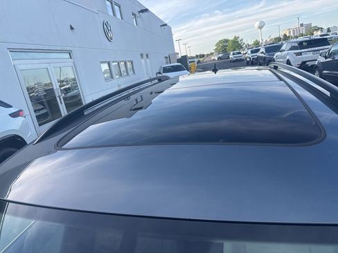 Used 2018 Volkswagen Tiguan SE FWD image 9