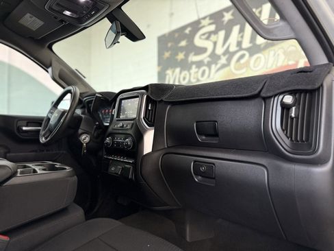 Used 2020 Chevrolet Silverado 1500 Custom w/ Custom Value Package image 16