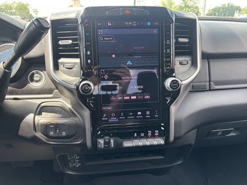 Used 2025 RAM 2500 Big Horn AWD/4WD image 18