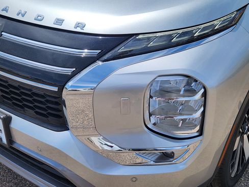 New 2025 Mitsubishi Outlander SE image 5