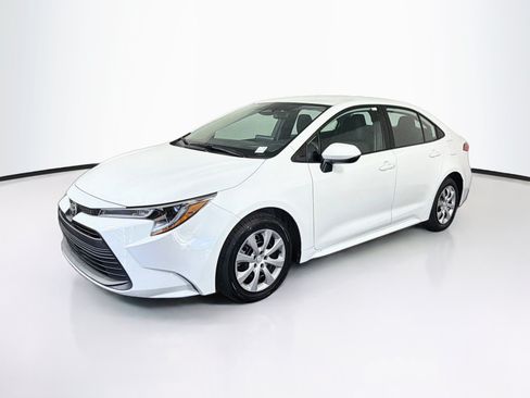 Used 2025 Toyota Corolla LE FWD image 3