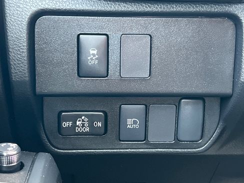 Used 2022 Toyota Tacoma SR image 32