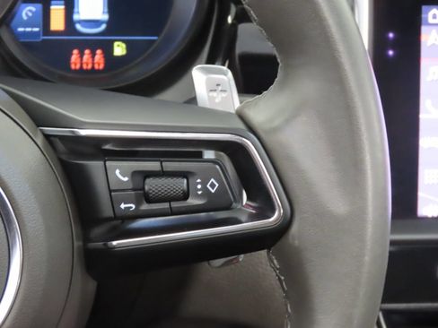Certified 2024 Porsche Macan AWD/4WD image 21