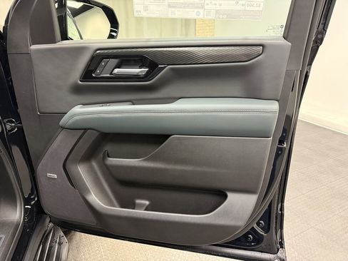 New 2026 GMC Yukon AT4 w/ LPO, Floor Liner Package image 18