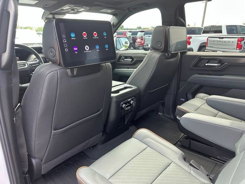 Used 2025 GMC Yukon AT4 w/ AT4 Premium Plus Package AWD/4WD image 46