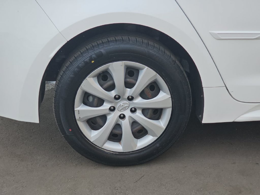 Used 2022 Toyota Corolla LE w/ Carpet Mat Package (TMS) FWD image 37