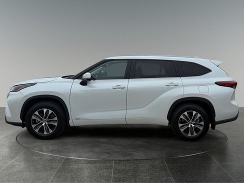 Used 2023 Toyota Highlander XLE AWD/4WD image 5