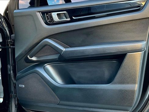 Used 2020 Porsche Cayenne E-Hybrid image 19