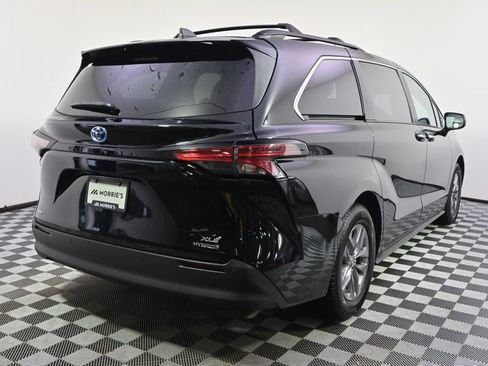 Used 2022 Toyota Sienna XLE w/ XLE Plus Package AWD/4WD image 6