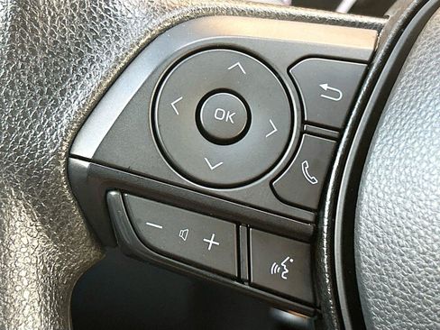 Used 2025 Toyota RAV4 XLE FWD image 36