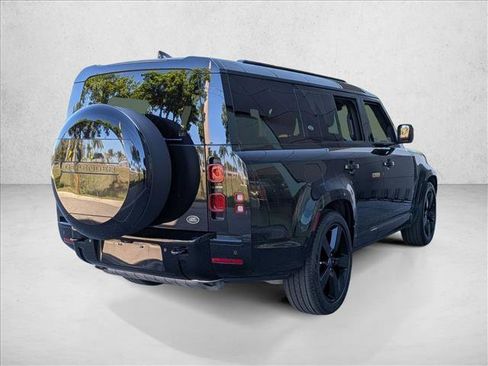 Used 2023 Land Rover Defender 130 X-Dynamic SE image 5